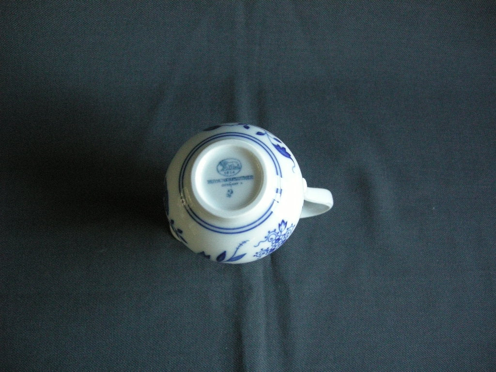 Hütschenreuther Blau Zwiebelmuster melkkannetje hoogte 9 cm.