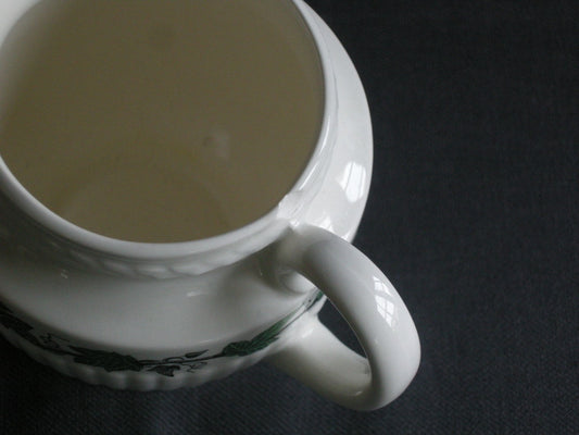 Wedgwood Stratford melkkannetje beschadigd