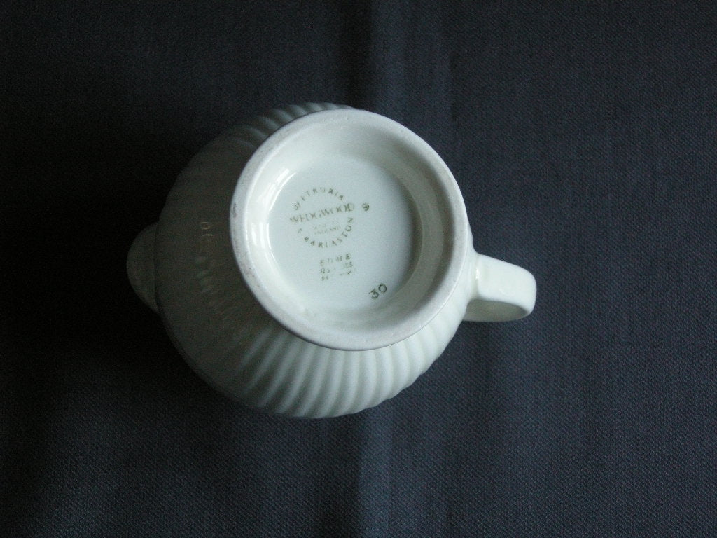 Wedgwood Edme plain melkkannetje met beschadiging