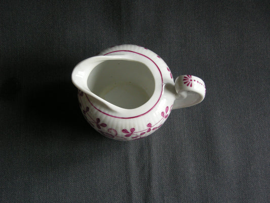 August Warnecke China Purpur melkkannetje