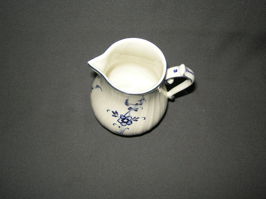 Villeroy & Boch Vieux Luxembourg melkkannetje hoogte 9,5 cm.