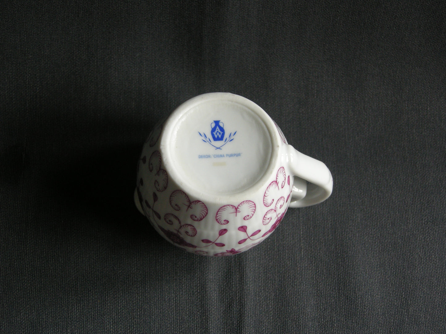 August Warnecke China Purpur melkkannetje