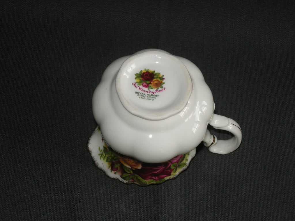 Royal Albert Old Country Roses melkkannetje klein met scheurtje