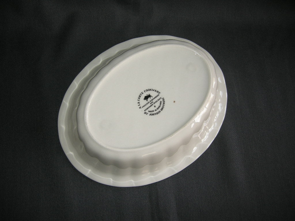 Johnson Bro's Summer Chintz ovenschaal ovaal 24,5 x 19,5 x 5,5 cm.