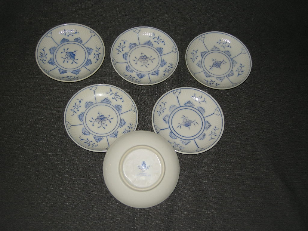 August Warnecke Friesisch Blau petit-fourbordjes
