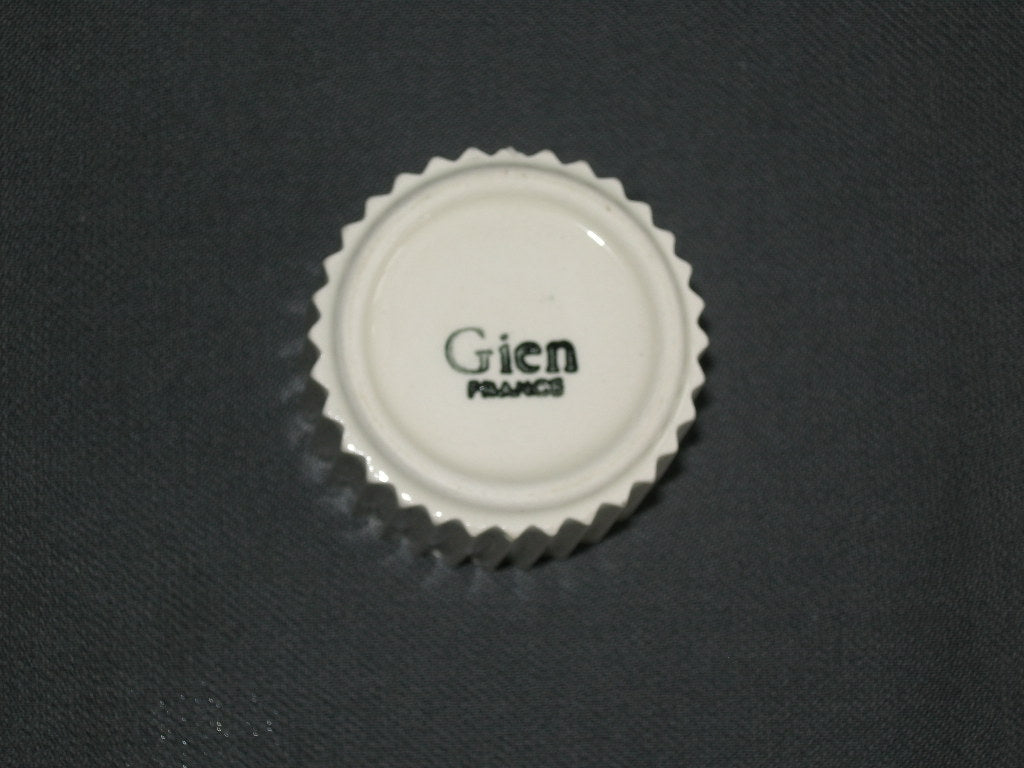 Gien roomwit met ribbels kop & schotel + eierdopje / schaaltje