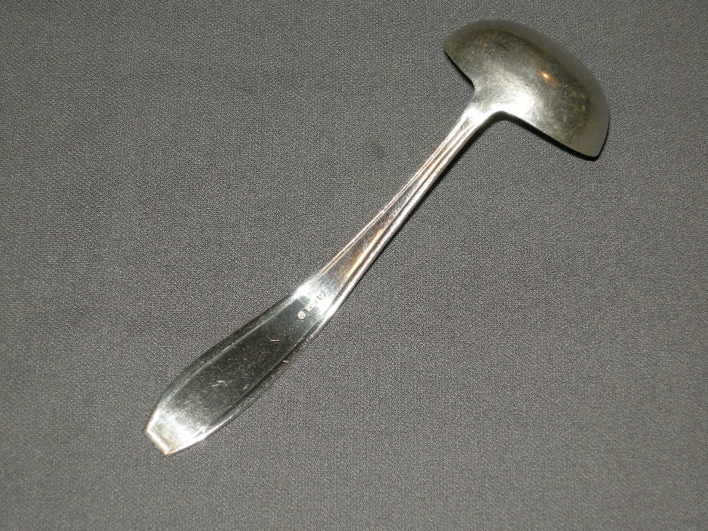 Sola verzilverd model 1640 sauslepel