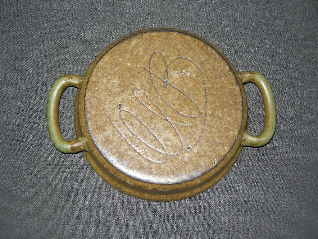 Lucie Q. Bakker Quirina schorsgroen schaaltje 2-oor O15,5 cm.