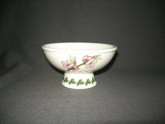 Portmeirion Pomona schaaltje op voet O13,5 cm. The Reine Claude Plum