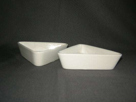 Arabia Kilta wit schaaltjes 3-hoek 12,5 x 12,5 x 3 cm. met craquelé