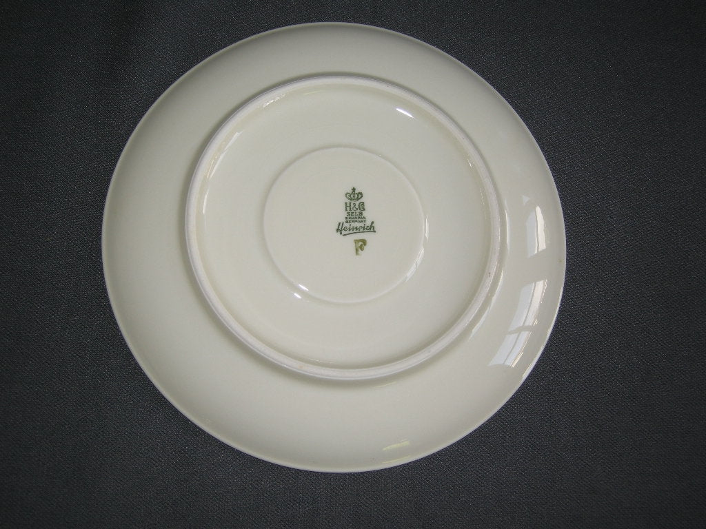 Heinrich Anmut 16438 roomwit met goudkleurig randje schotel O15,3 cm.