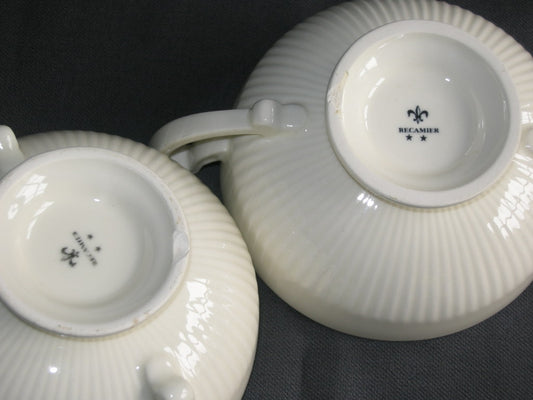 Royal Creamware Recamier soepkop & schotel met beschadiging standring