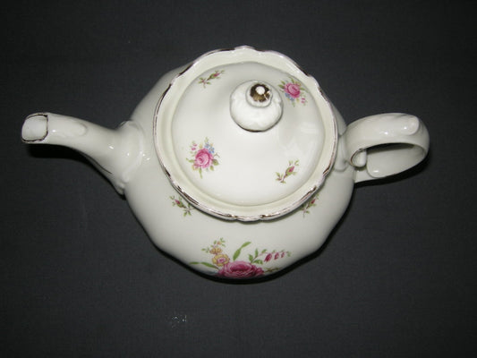 Bavaria roomwit - bloemdecor theepot