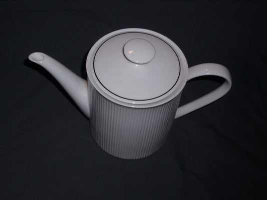 Royal Porcelain Cannelee wit met zilverkleurige rand theepot