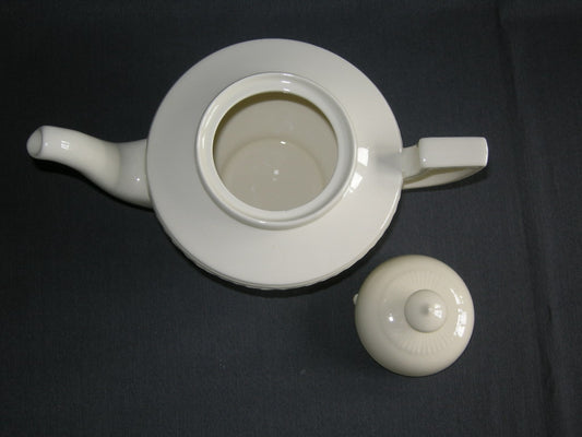 Royal Creamware Recamier theepot