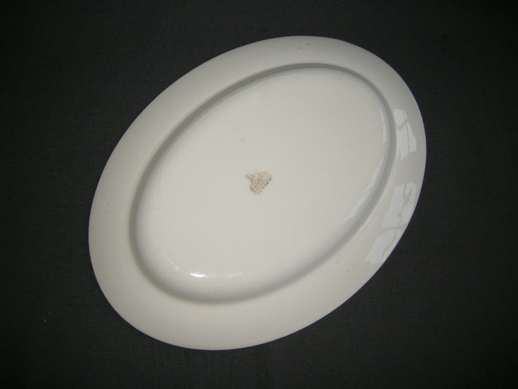Petrus Regout Boudewijn 3262 licht vleesschaal 34 x 25 cm.