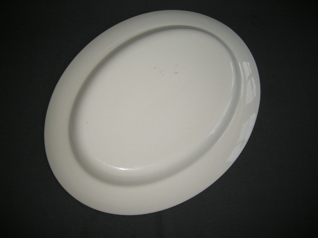 Petrus Regout Boudewijn 3262 licht vleesschaal 39 x 30,5 cm.