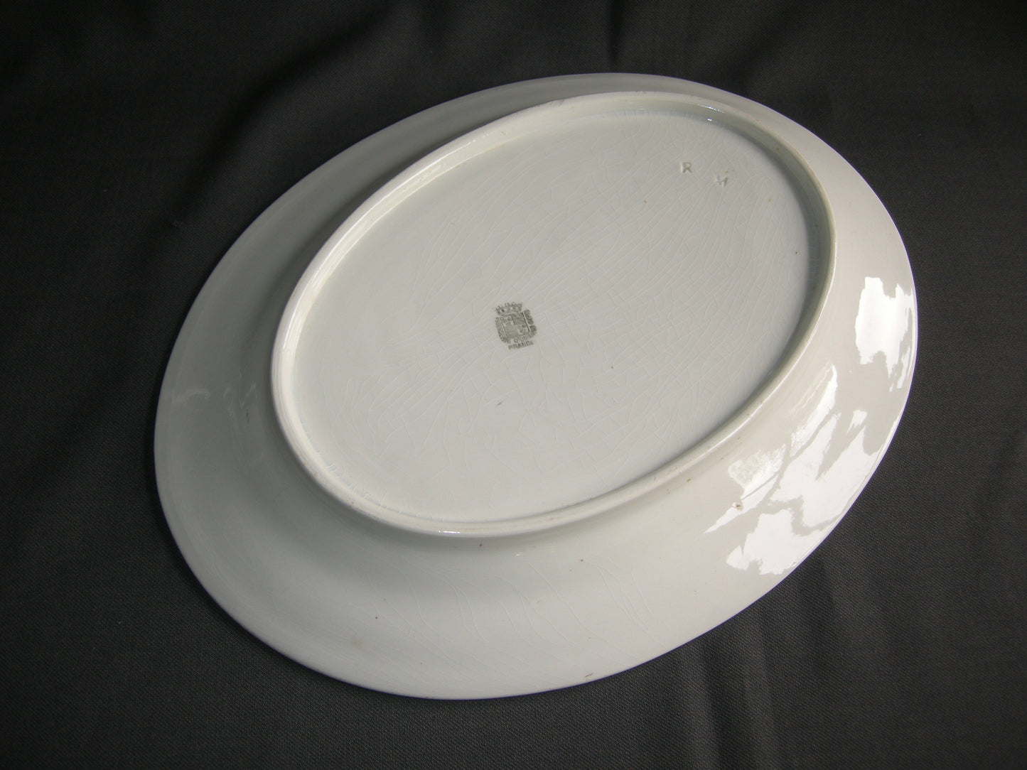 Faiencerie D'onnaing (Nord) roomwit - kobaltblauw vleesschaal 35,5 cm.