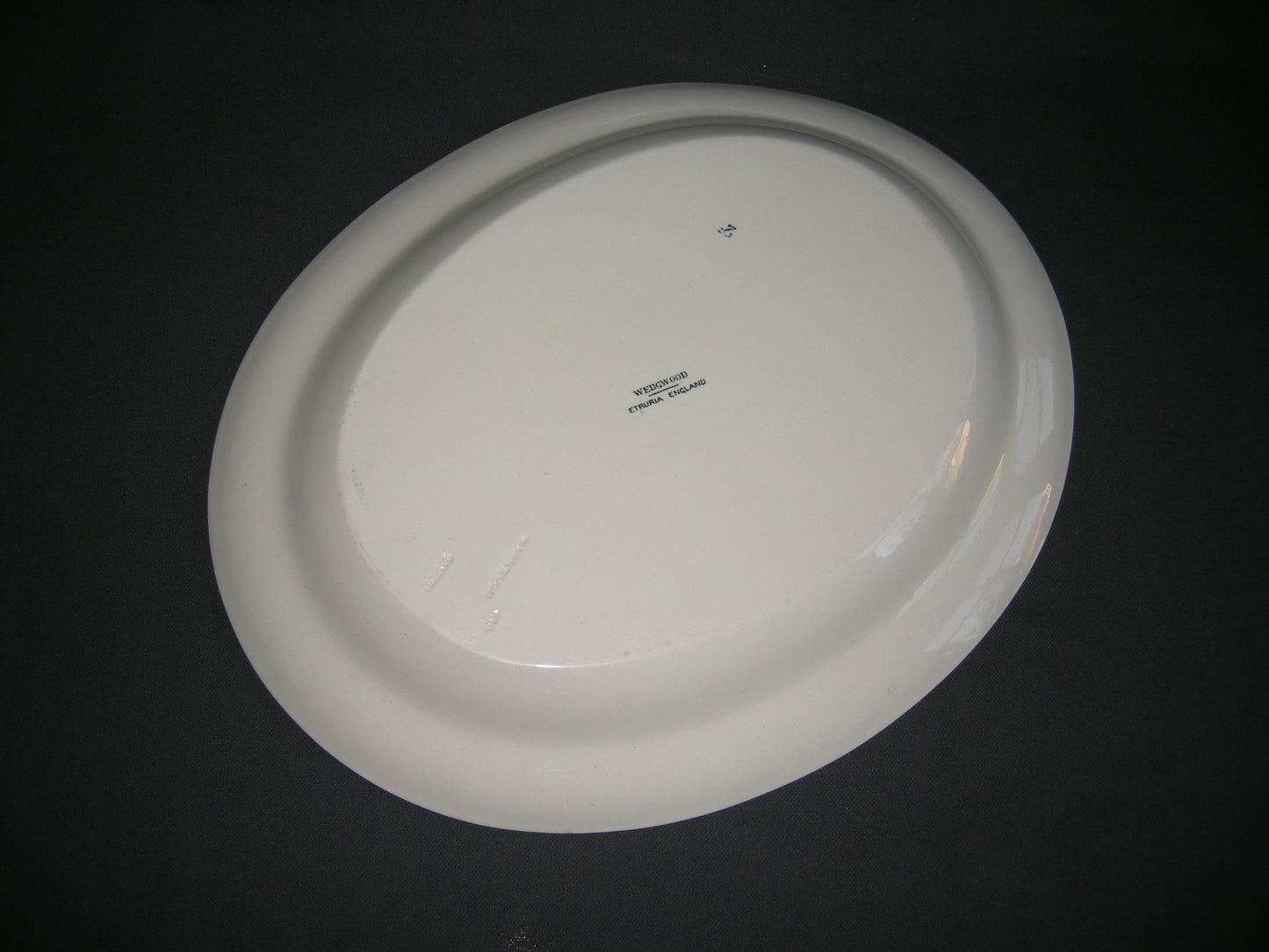Wedgwood Moustiers vleesschaal 37 x 29,5 cm.