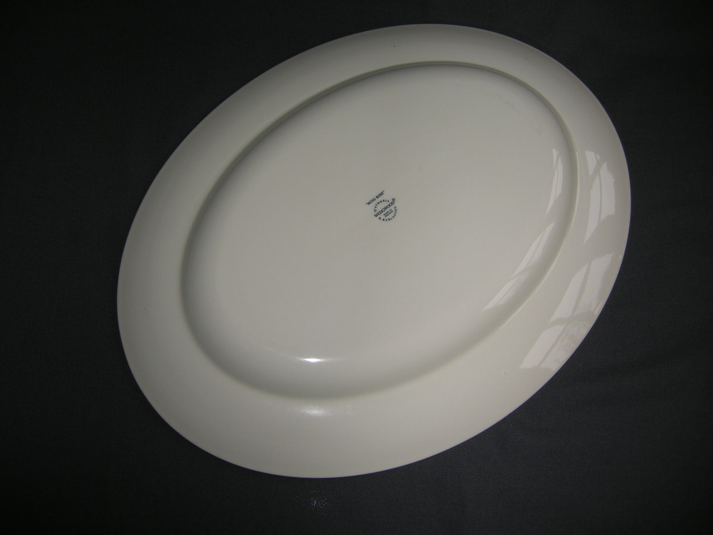 Wedgwood Moss Rose vleesschaal 40 x 31 cm.
