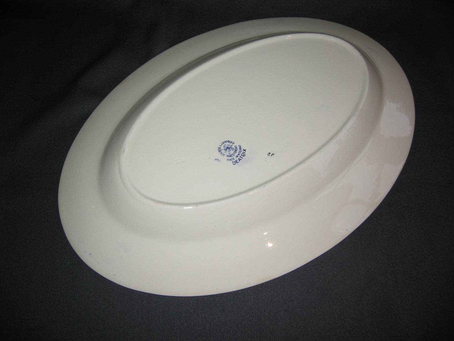 Societe Ceramique Beatrix vleesschaal 41,5 cm. met lichte verkleuring