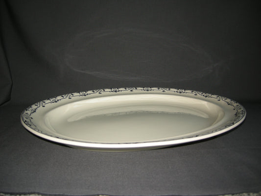 Wedgwood Moustiers vleesschaal 47 x 39 cm.