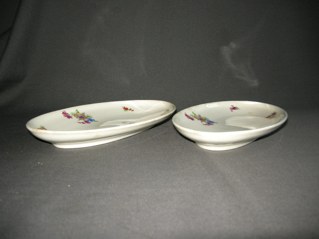 Petrus Regout Boudewijn 3262 licht vleesschaaltjes 24 x 13,5 cm.