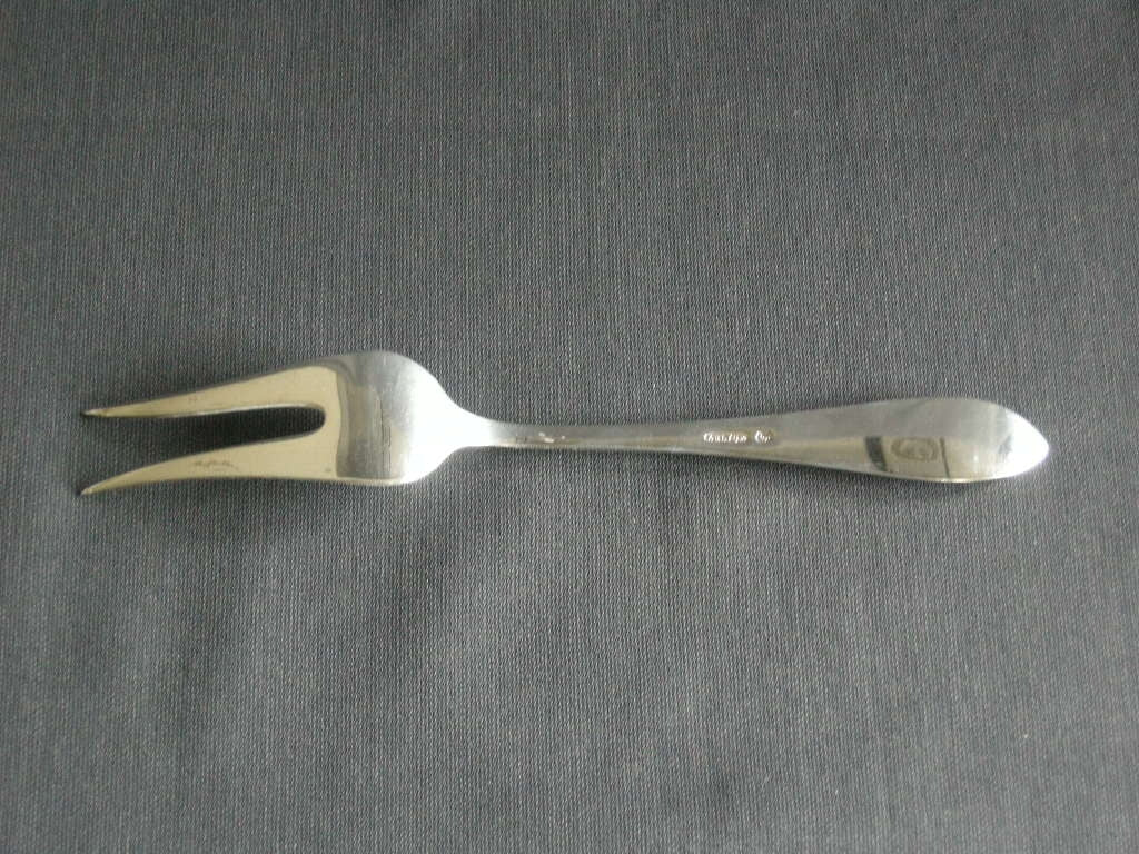 Keltum verzilverd P8 puntfilet vleesvork 22 cm.