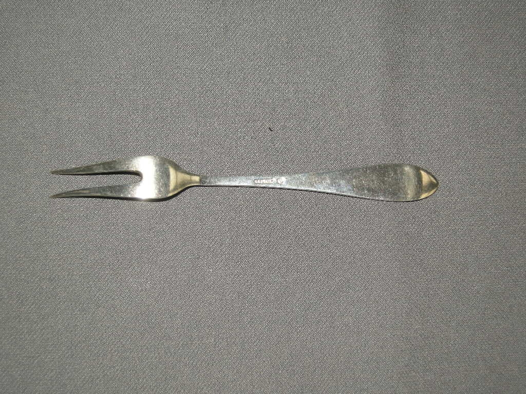 Keltum verzilverd P8 puntfilet vleesvorkje 13 cm.