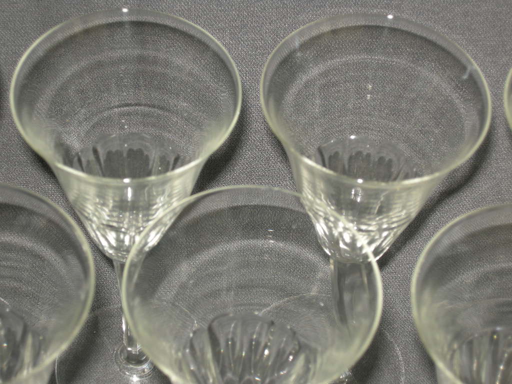 glas - kristal diverse glazen 001a. 10 glazen met geslepen been en facetten in kelk