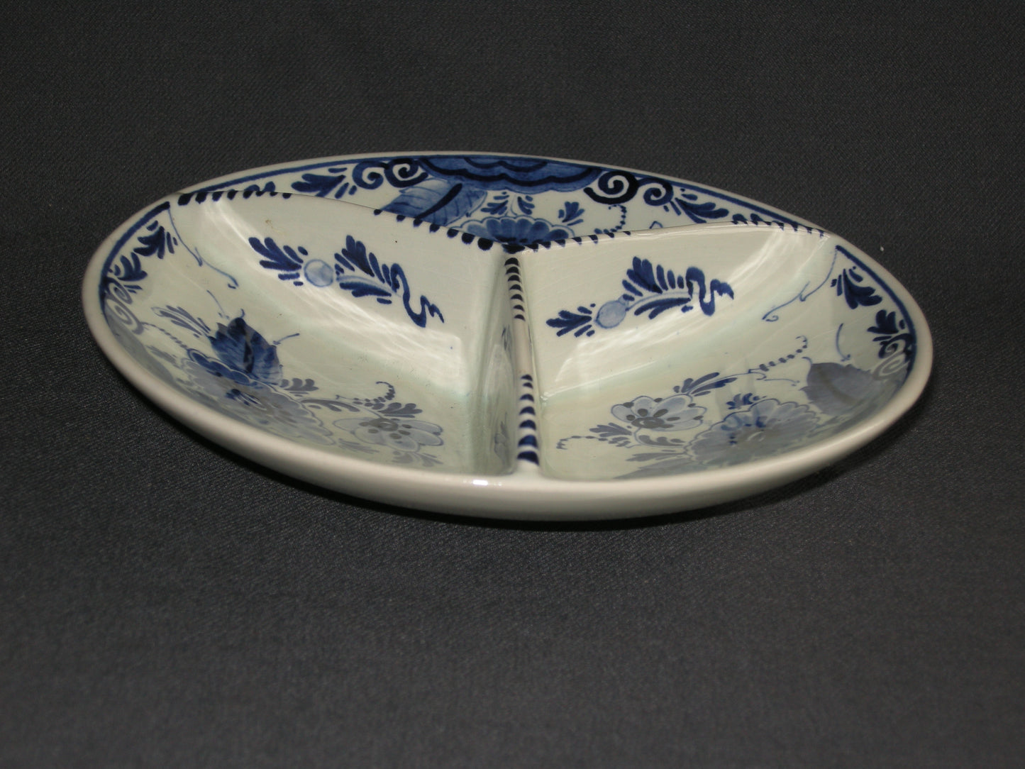 Regina Delfts Blauw 001. 3-vakschaaltje