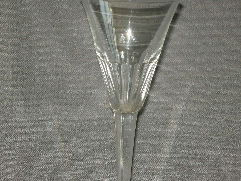 glas - kristal diverse glazen 001b. 6 glazen met geslepen been en facetten in kelk