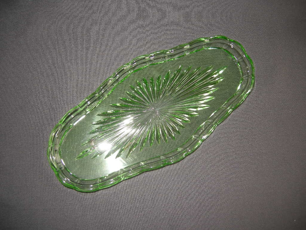 glas - kristal annagroen 001. schaaltje 25 x 12 x 2 cm.