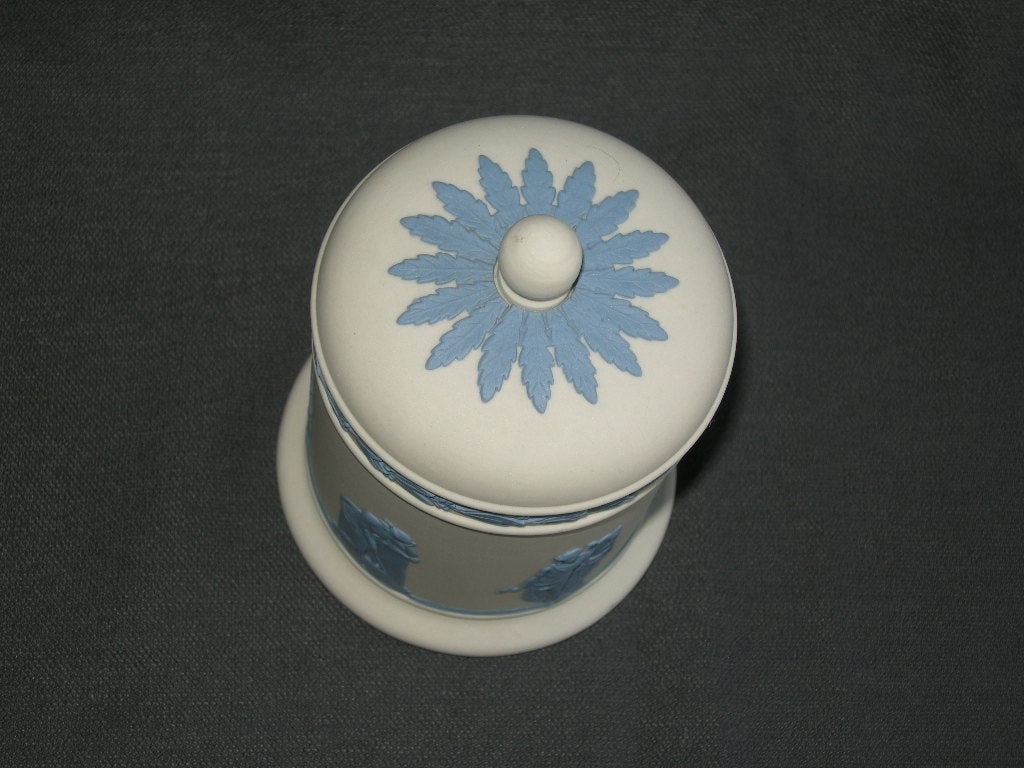 Wedgwood Jasperware wit - blauw 001. potje met deksel