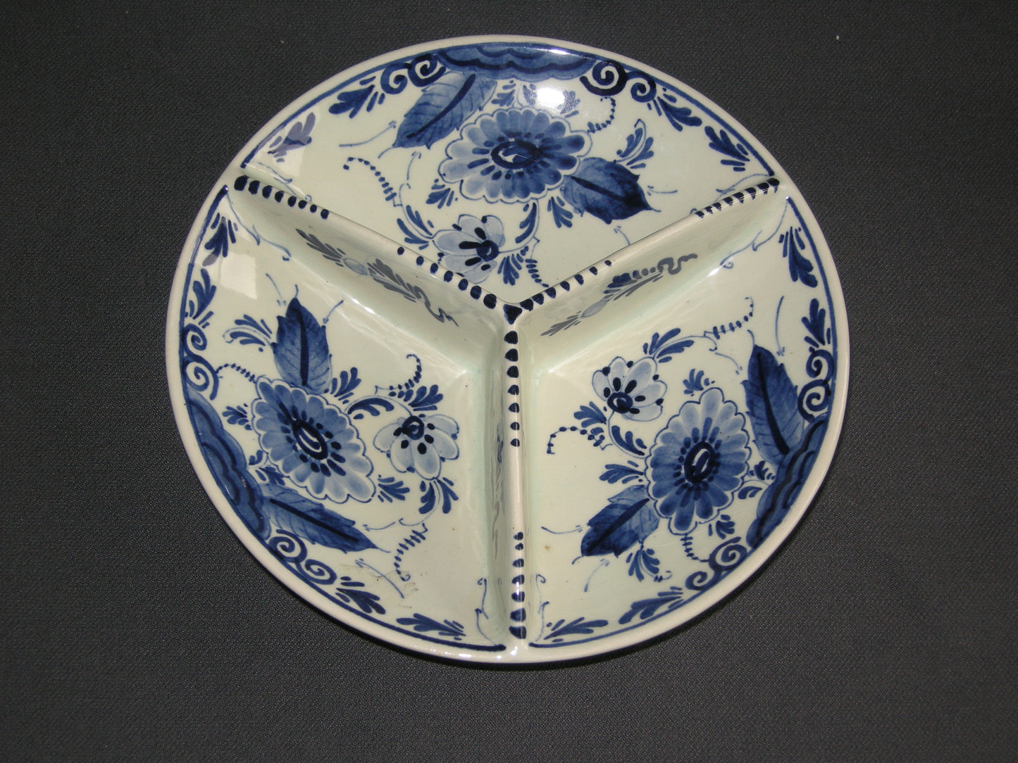 Regina Delfts Blauw 001. 3-vakschaaltje