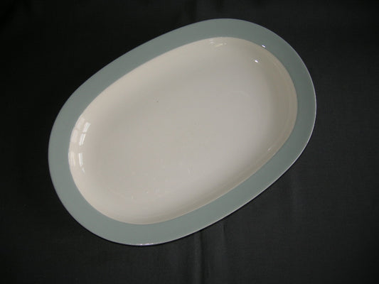Petrus Regout pastel celadon 001. vleesschaal