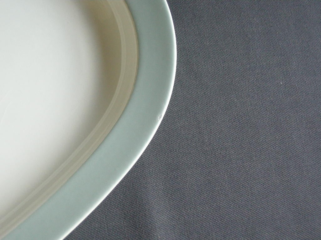 Petrus Regout pastel celadon 001. vleesschaal