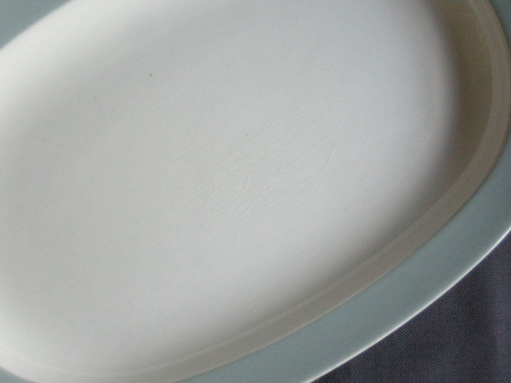 Petrus Regout pastel celadon 001. vleesschaal