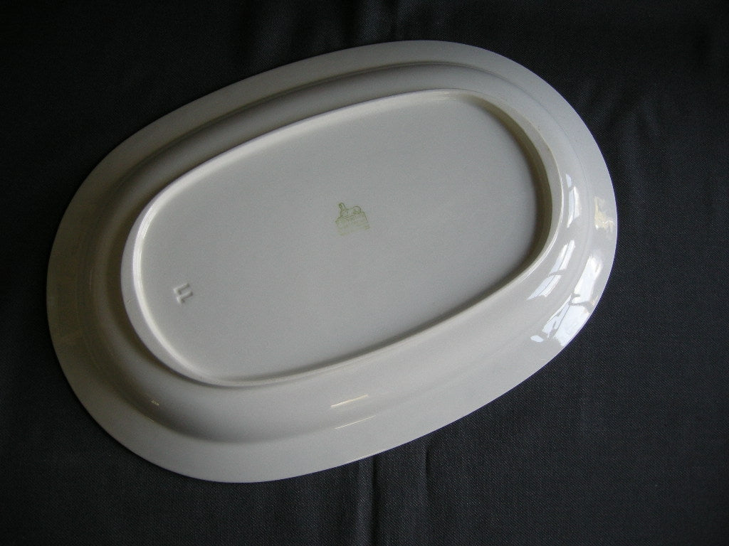 Petrus Regout pastel celadon 001. vleesschaal