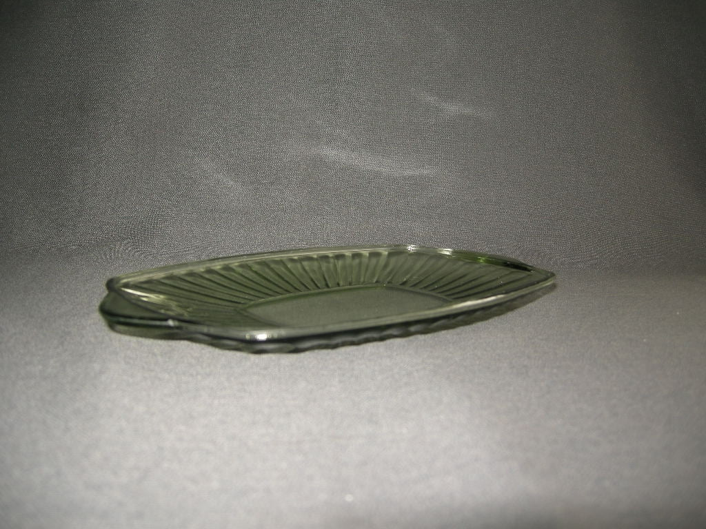 glas - kristal donkergroen 001. Leerdam Copier schaaltje 23,5 x 13 cm.