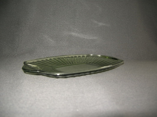 glas - kristal donkergroen 001. Leerdam Copier schaaltje 23,5 x 13 cm.