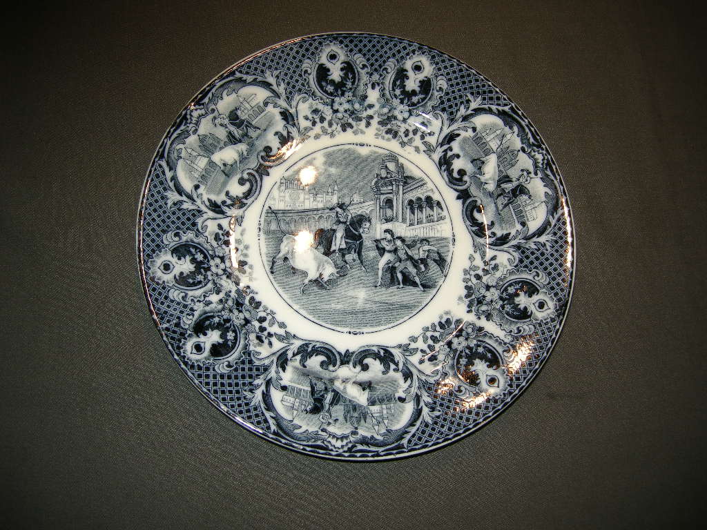 Societe Ceramique Stierengevecht 001. bord doorsnee 25 cm.