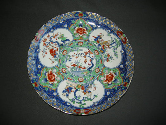 diverse Japans 001. schaal O31 cm. op voet