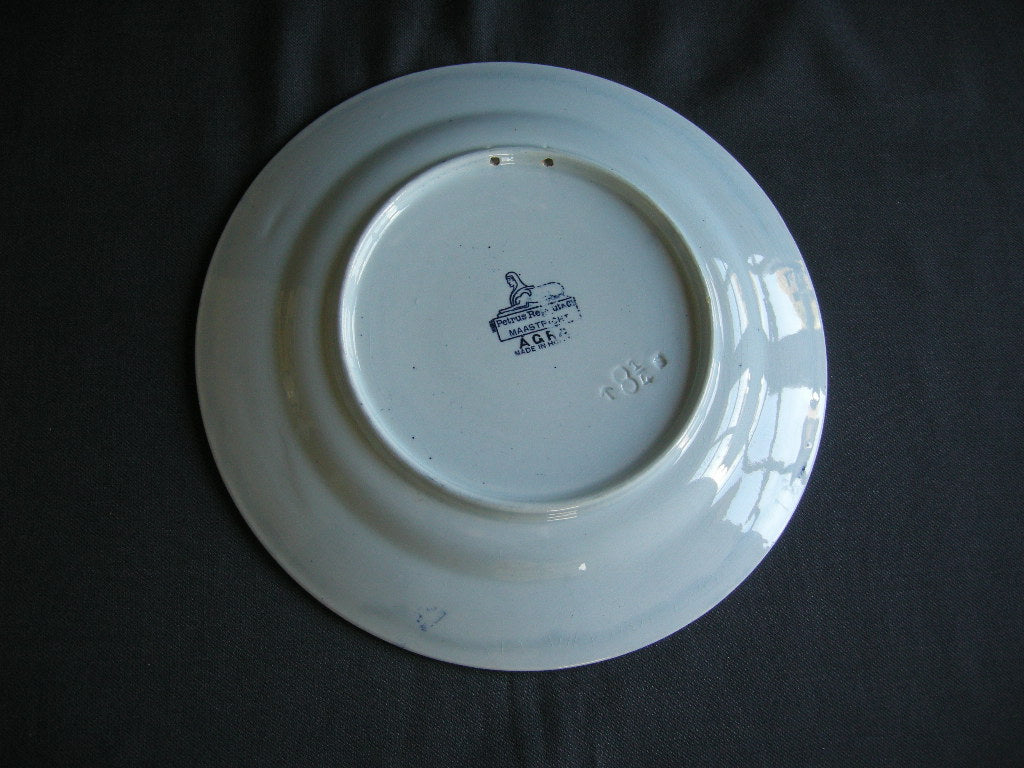 Petrus Regout Agra 001. bord O23,5 cm.