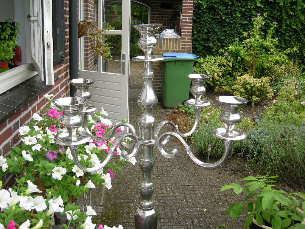 brocante verchroomd 001. hoge kandelaar
