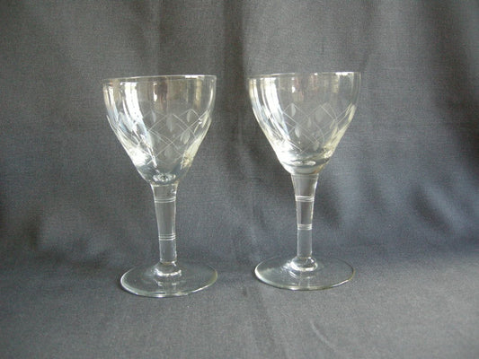 glas - kristal Maastricht Sumatra Vrijheid 001b. Set van 2 glazen op steel O7 cm., hoogte 14,5 cm.