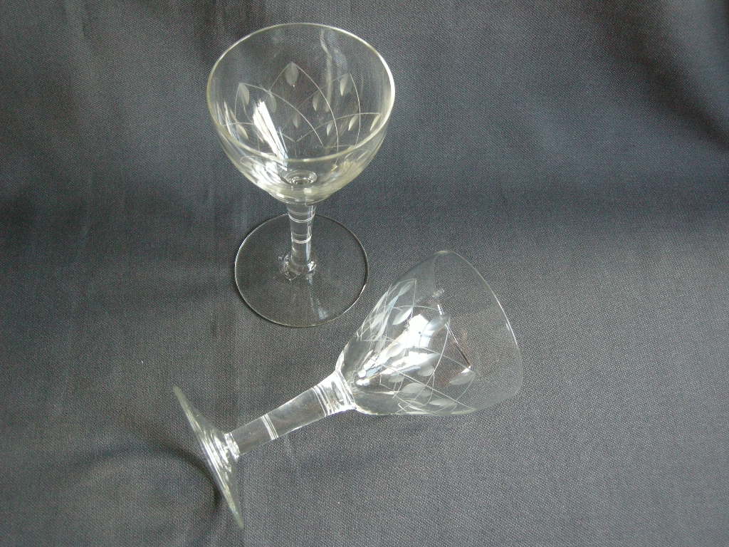 glas - kristal Maastricht Sumatra Vrijheid 001b. Set van 2 glazen op steel O7 cm., hoogte 14,5 cm.