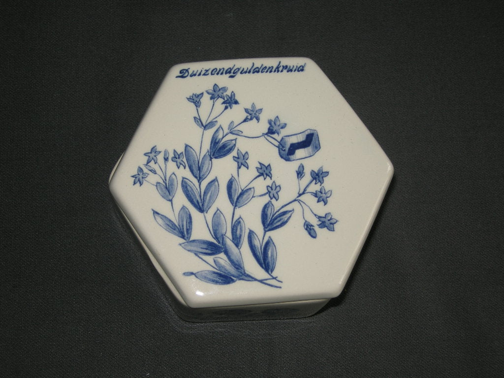 Regina Delfts Blauw 002. 6-kantig dekseldoosje