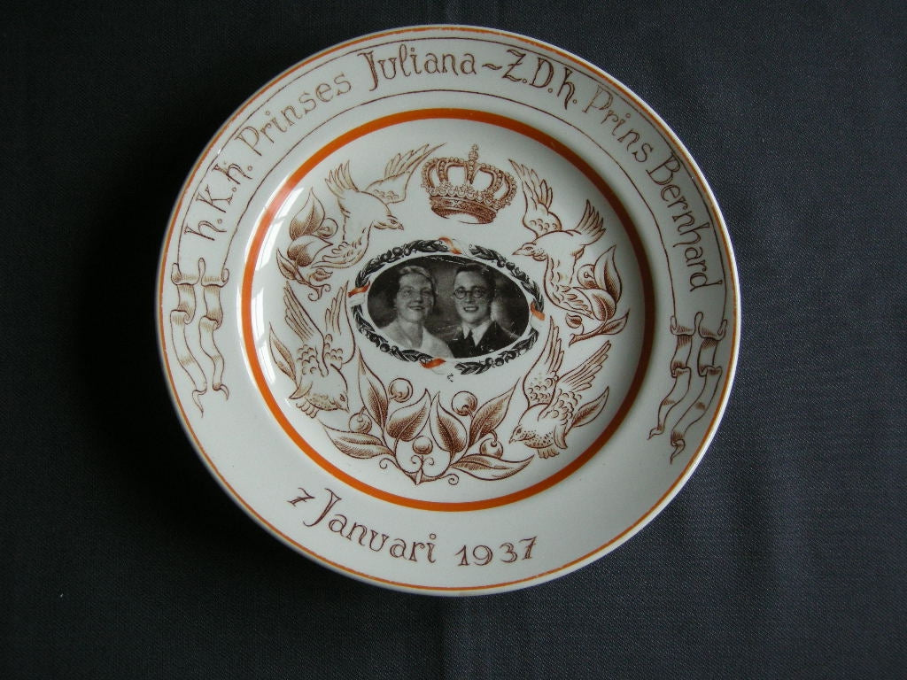 Verzamelen Koninklijk Huis 002. Petrus Regout wandbord Juliana Bernhard