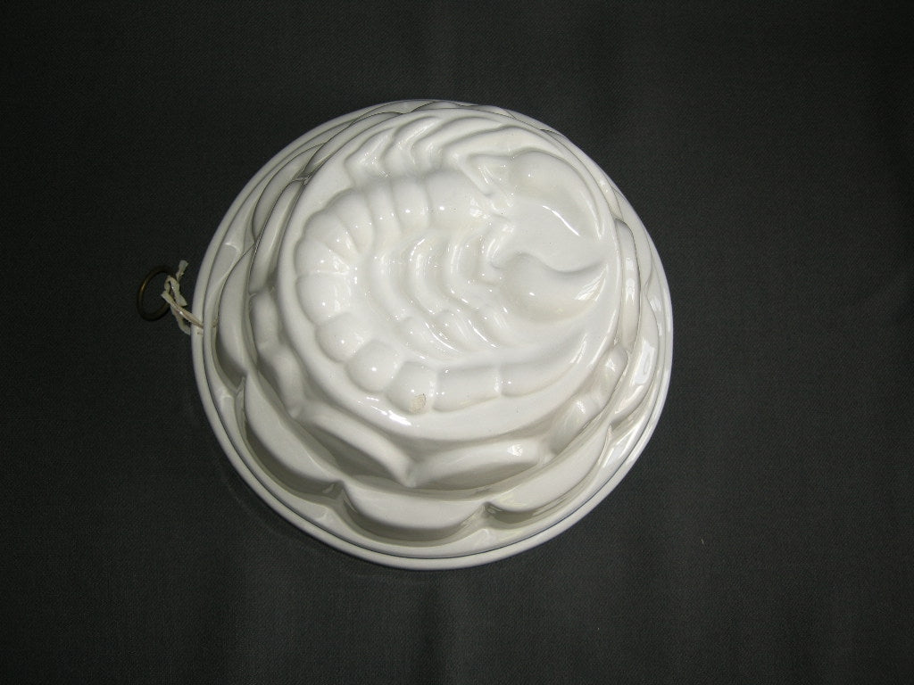 diverse puddingvormen 002. wit met blauwe rand